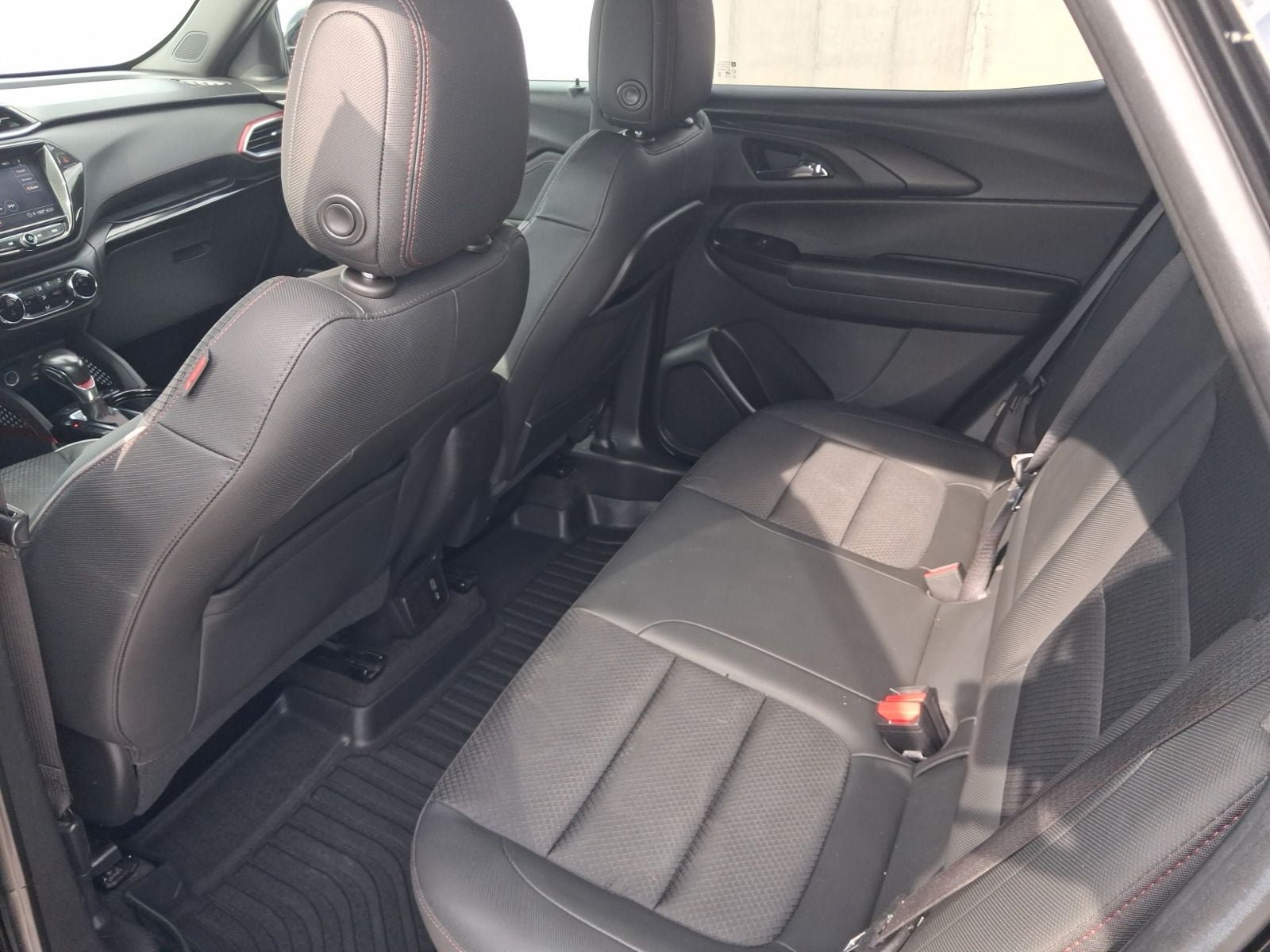 Used 2022 Chevrolet TrailBlazer RS w/ Technology Package FWD image 9