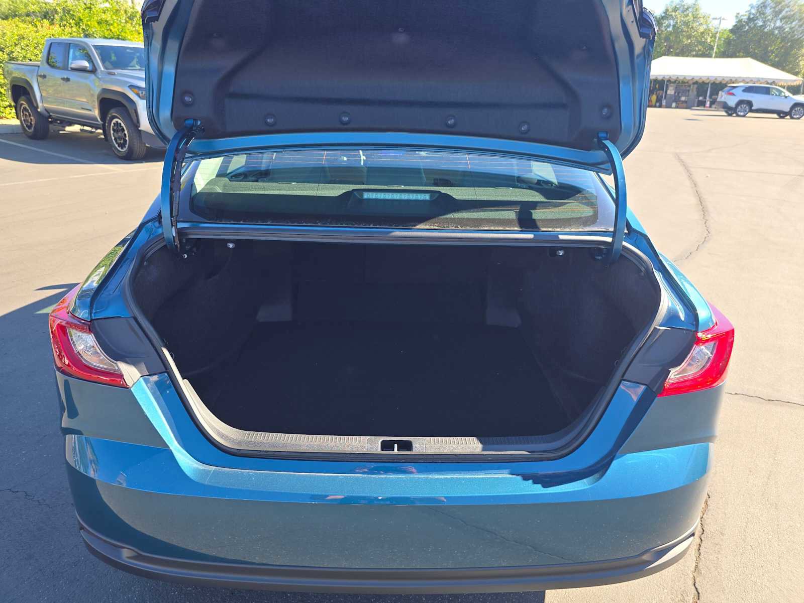 Used 2025 Toyota Camry LE image 16