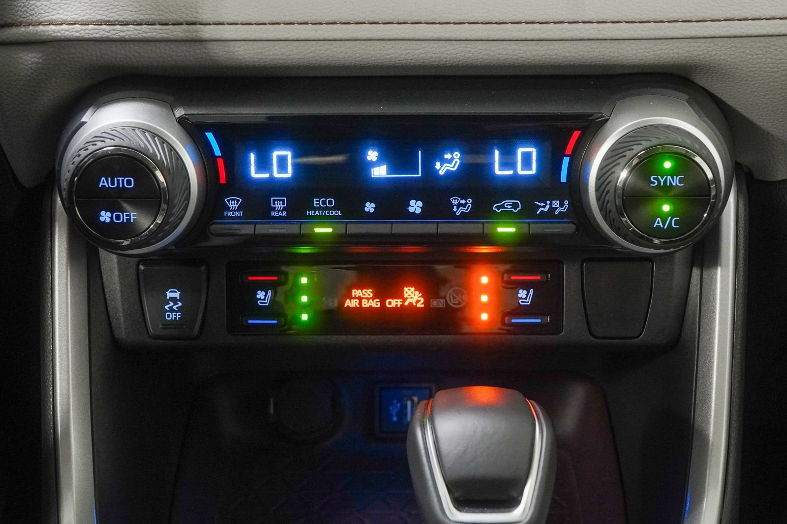 Used 2025 Toyota RAV4 Limited w/ Weather Package AWD/4WD image 32