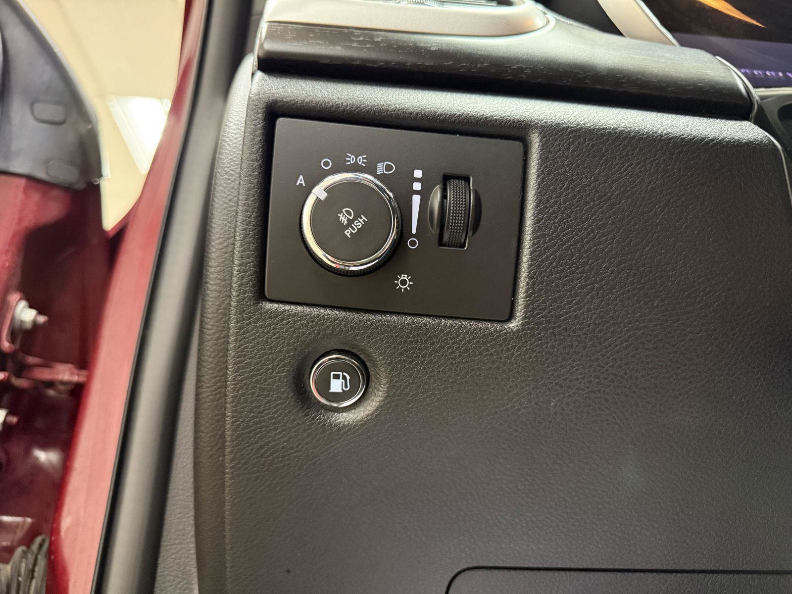 Used 2015 Jeep Grand Cherokee Altitude AWD/4WD image 11