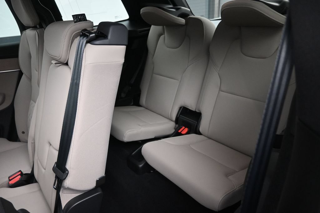 New 2026 Volvo XC90 B6 Plus w/ Protection Package Premier AWD/4WD image 14