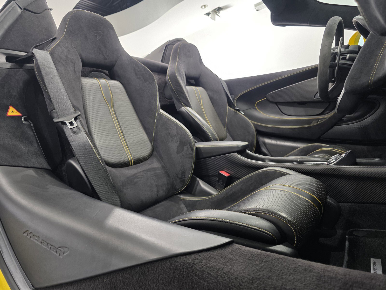 Used 2018 McLaren 570S Spider image 25