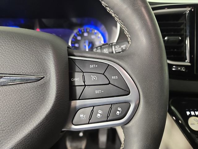 Used 2023 Chrysler Pacifica Touring-L image 24