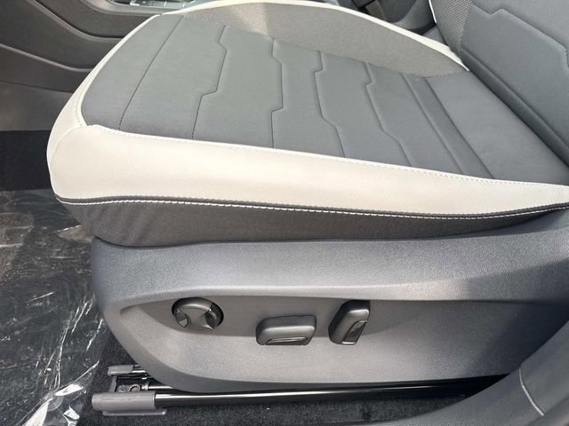 New 2026 Volkswagen Taos SE image 14