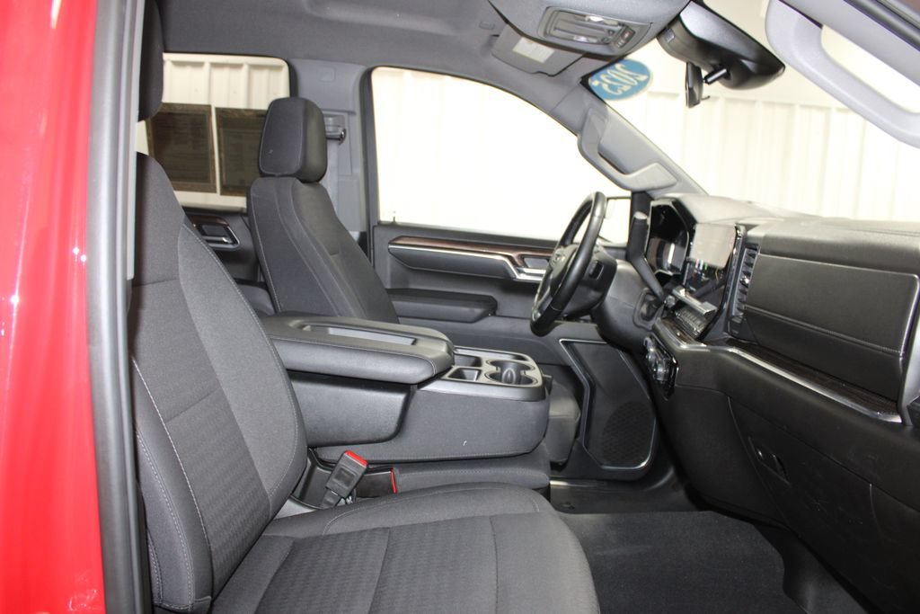 Used 2025 Chevrolet Silverado 1500 LT AWD/4WD image 35