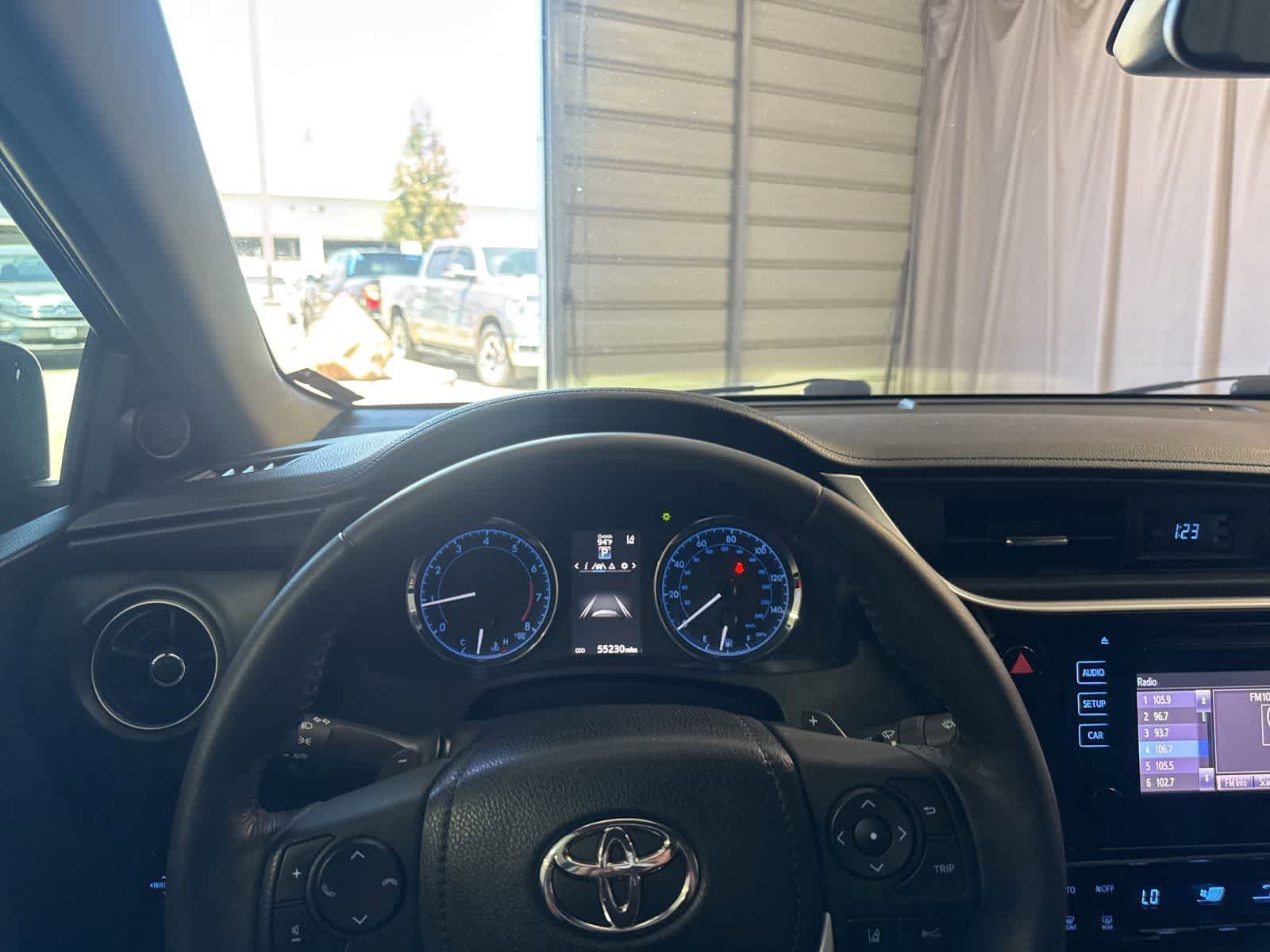 Used 2018 Toyota Corolla SE w/ Carpet Mat Package (TMS) FWD image 24