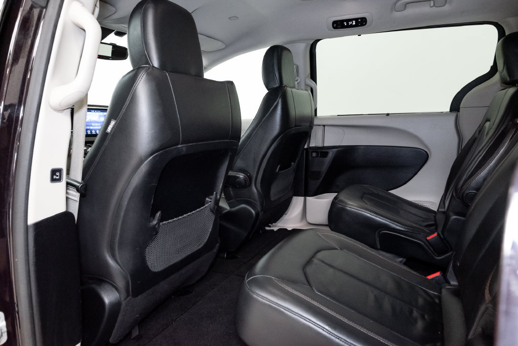 Used 2017 Chrysler Pacifica Touring-L FWD image 22