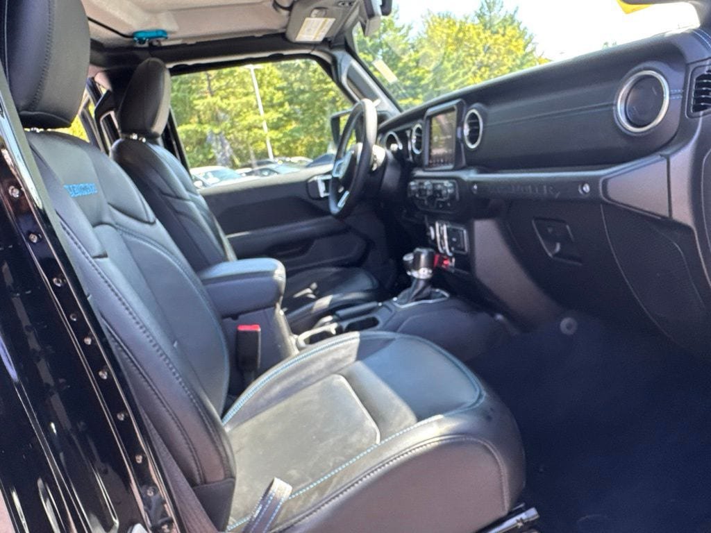 Used 2023 Jeep Wrangler Unlimited Rubicon 4xe w/ Cold Weather Group AWD/4WD image 24