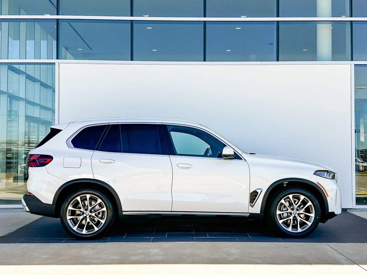 New 2026 BMW X5 xDrive40i w/ Premium Package image 3