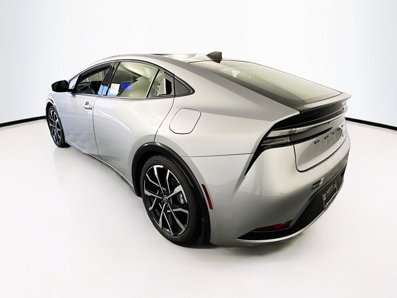 Used 2025 Toyota Prius Plug-In Hybrid FWD image 4