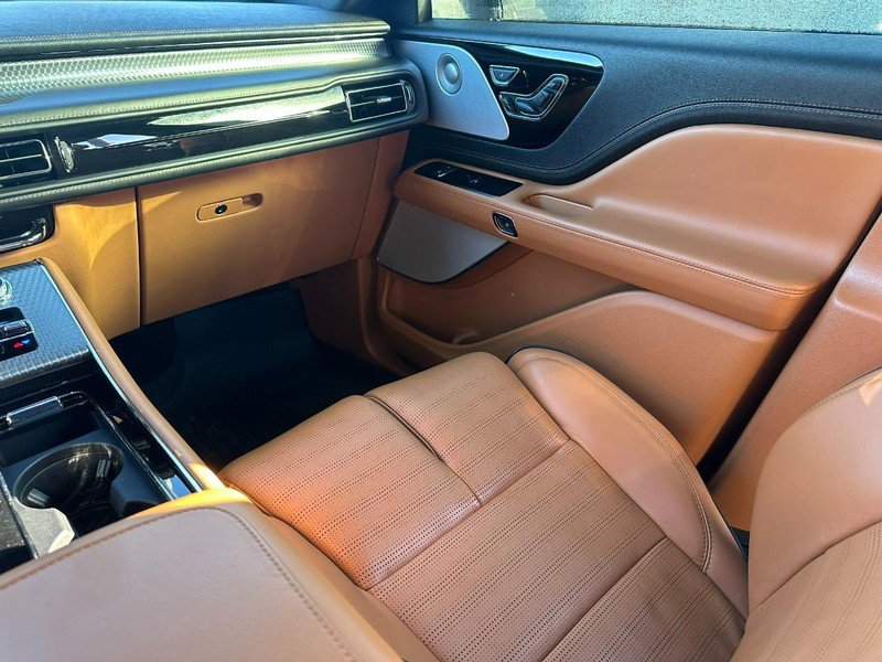 Certified 2023 Lincoln Aviator Black Label w/ Jet Package image 21