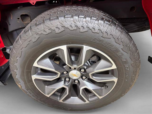 Used 2023 Chevrolet Silverado 1500 LT AWD/4WD image 19