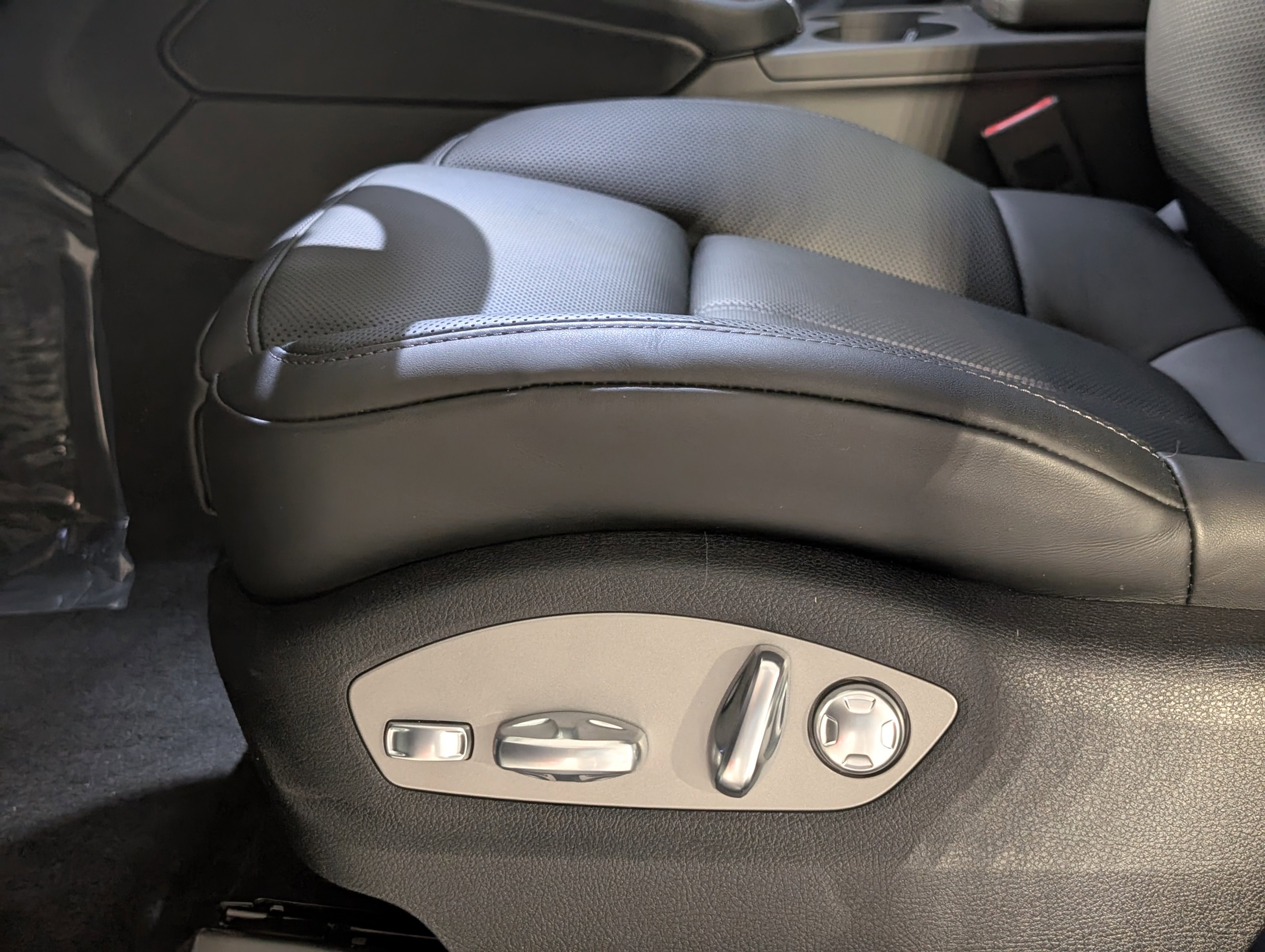 New 2026 Porsche Macan S image 18