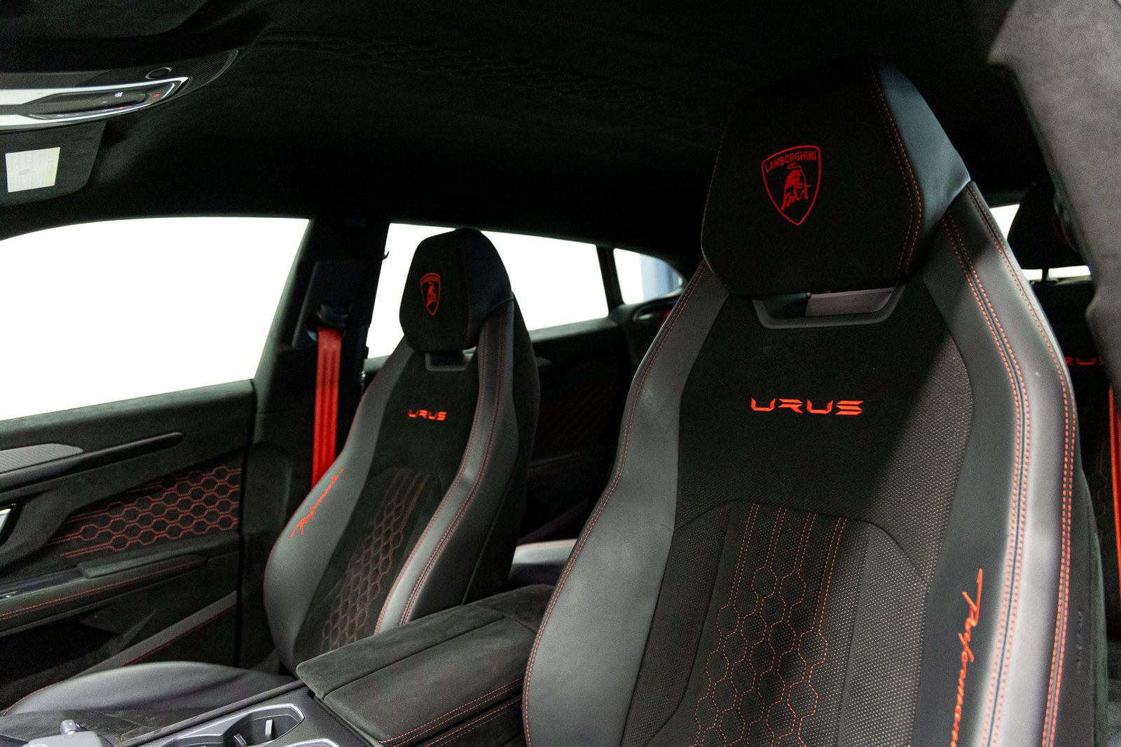 Used 2024 Lamborghini Urus Performante AWD/4WD image 38