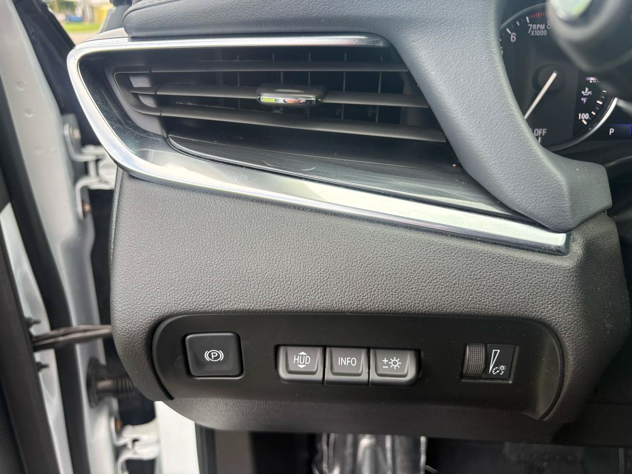 Used 2022 Buick Enclave Premium FWD image 12