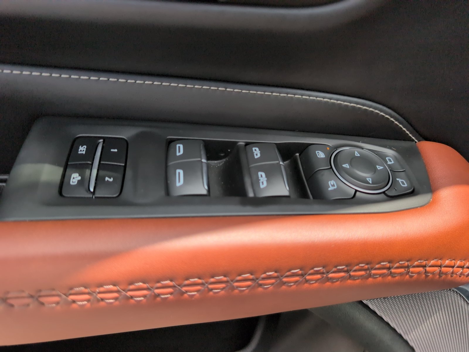 Used 2023 GMC Yukon Denali Ultimate AWD/4WD image 25