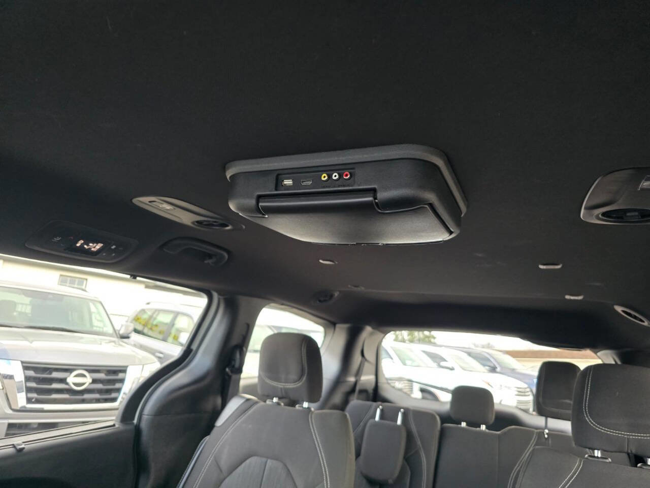 Used 2020 Chrysler Pacifica Touring w/ Advanced Safetytec Group FWD image 25