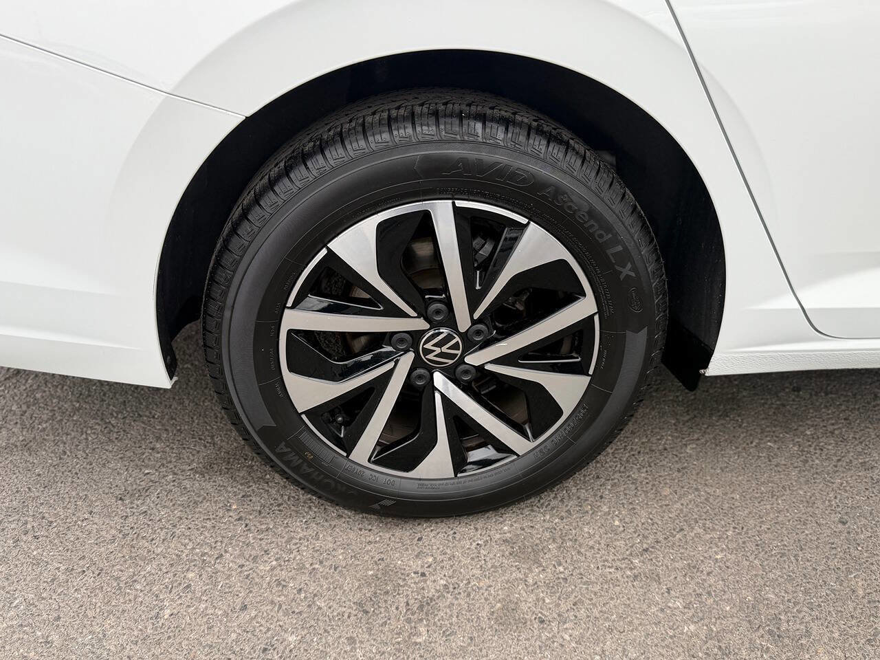 Used 2023 Volkswagen Jetta S image 28