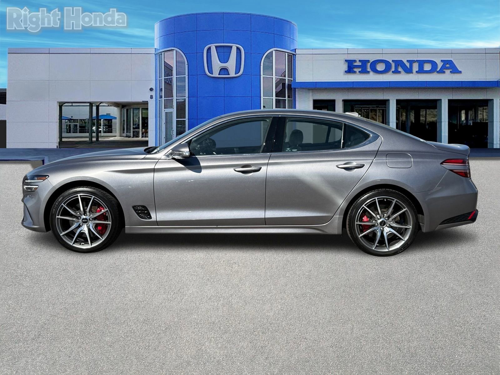 Used 2025 Genesis G70 2.5T image 3