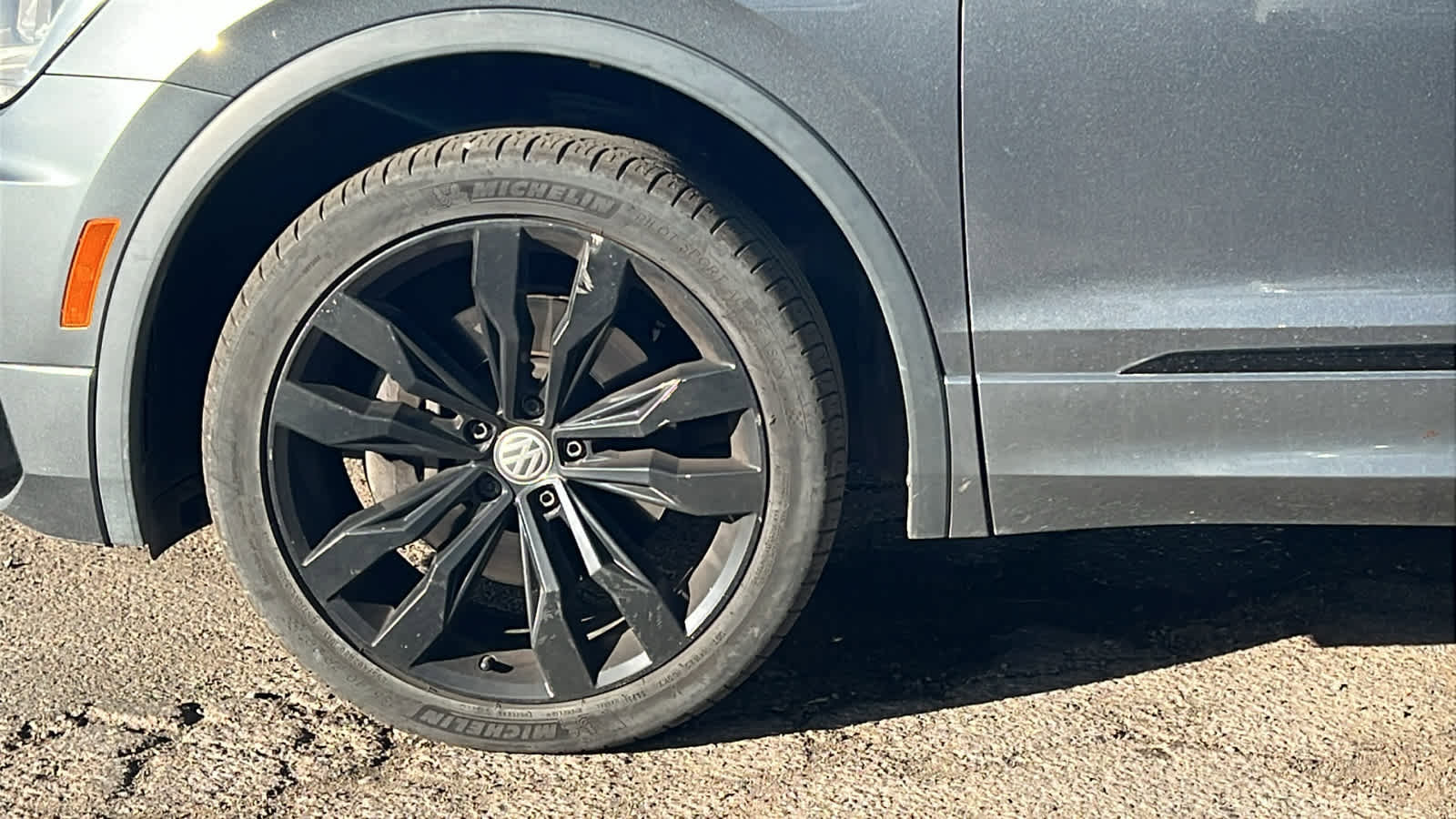 Used 2020 Volkswagen Tiguan SE R-Line image 9