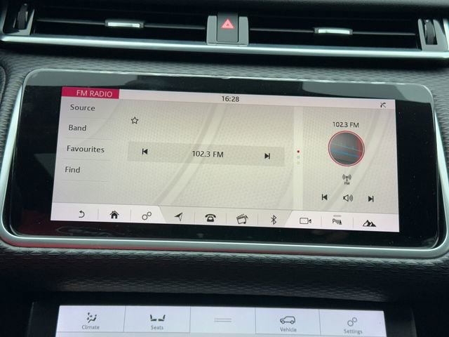 Used 2018 Land Rover Range Rover Velar R-Dynamic SE image 28