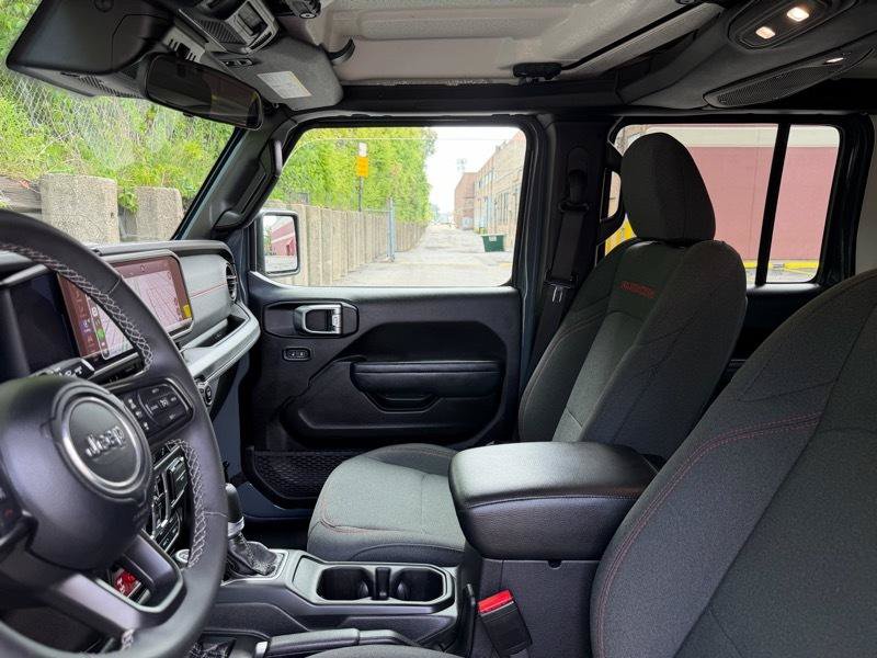 Used 2025 Jeep Wrangler Unlimited Rubicon AWD/4WD image 16
