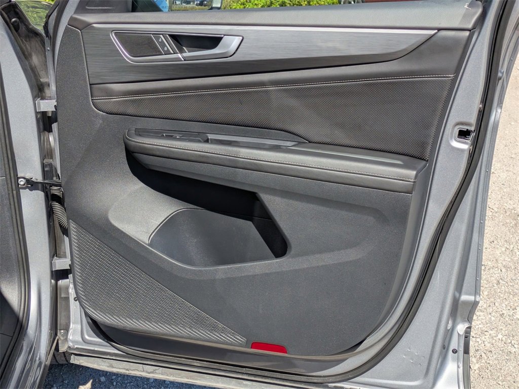 Used 2025 Volkswagen Atlas Cross Sport SE image 33