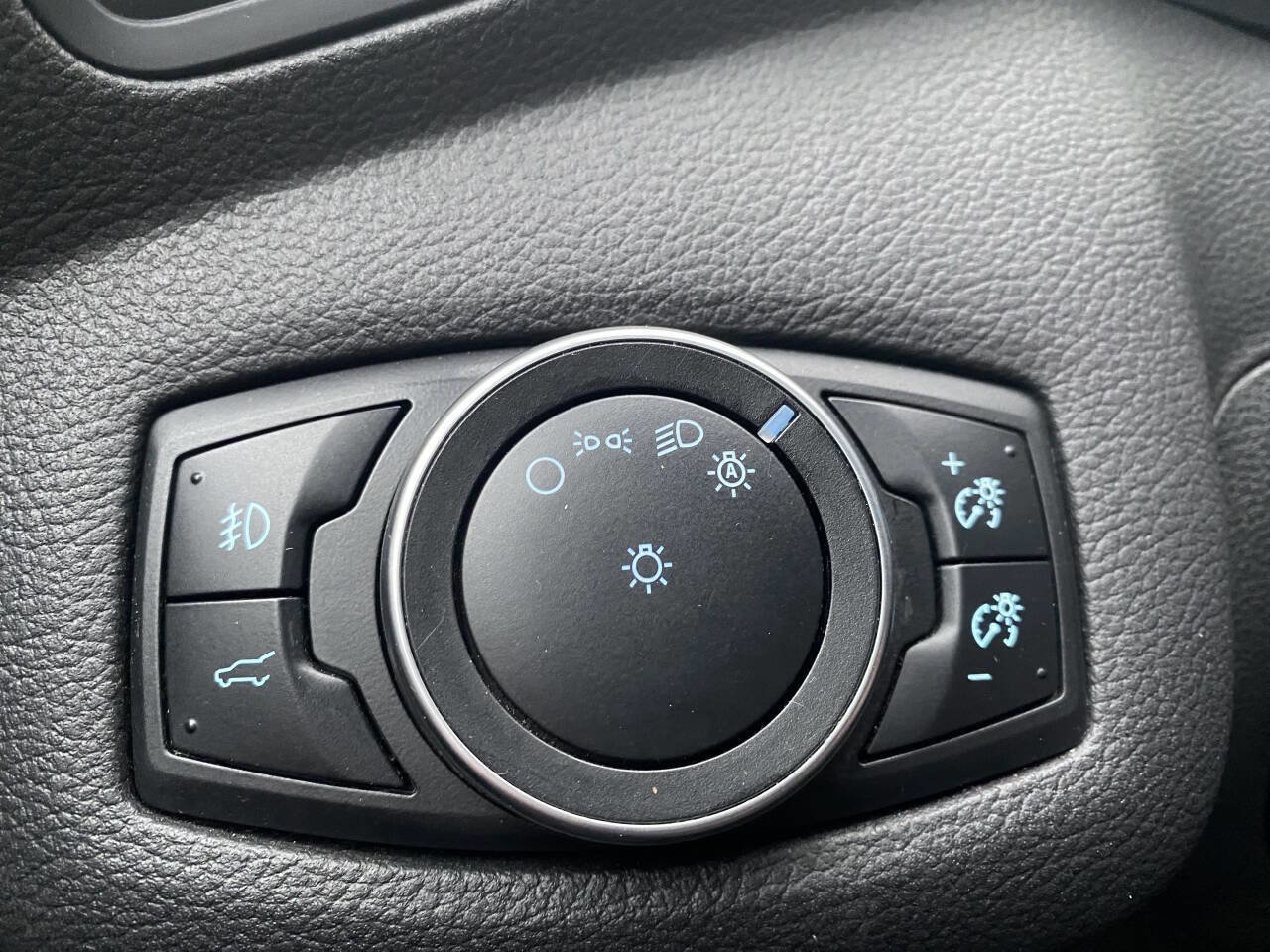 Used 2017 Ford Escape SE image 29