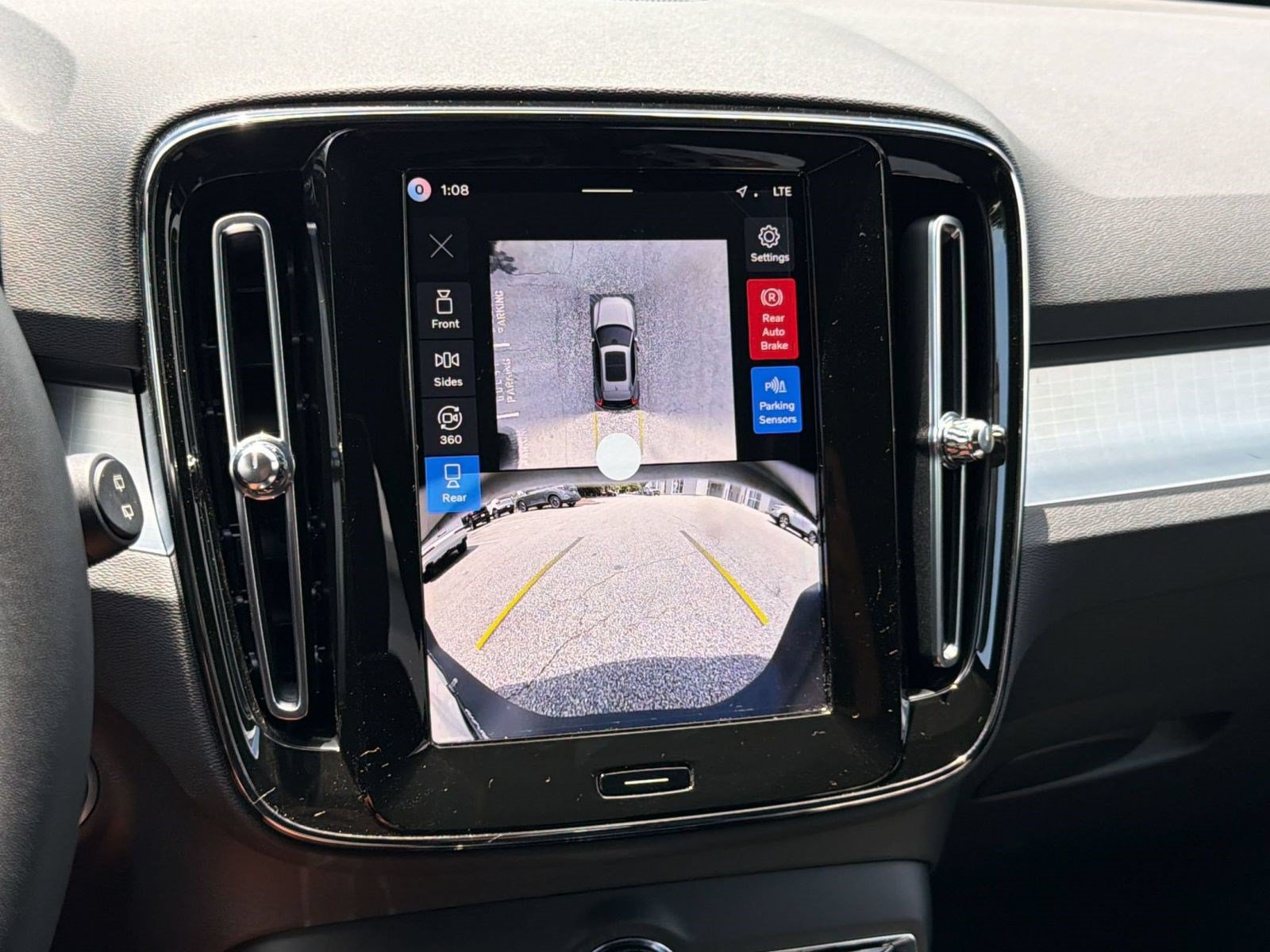 New 2026 Volvo XC40 B5 Ultra w/ Climate Package AWD/4WD image 16