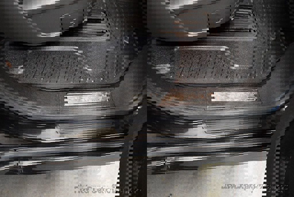 Used 2011 GMC Acadia Denali image 19