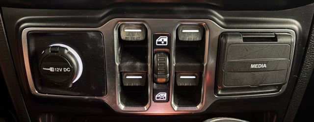 Used 2021 Jeep Gladiator Willys image 27