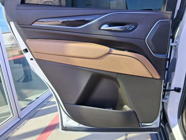 Used 2021 Cadillac Escalade Premium Luxury w/ LPO, Illumination Package image 17