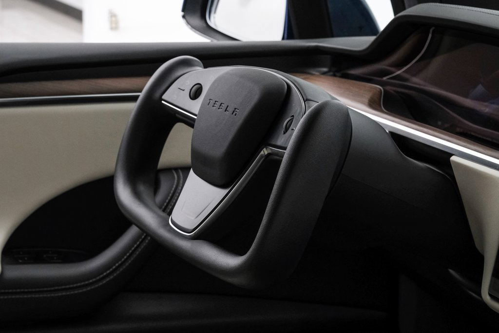 Used 2022 Tesla Model X image 22