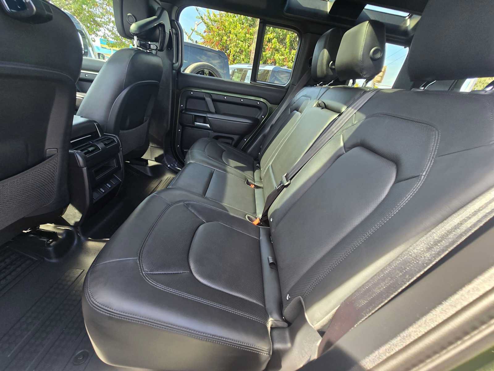 New 2026 Land Rover Defender 110 X-Dynamic SE AWD/4WD image 17