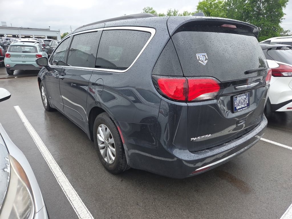 Used 2019 Chrysler Pacifica Touring Plus w/ Cold Weather Group FWD image 6