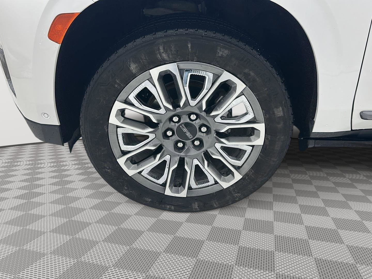 Used 2024 GMC Yukon Denali Ultimate AWD/4WD image 30