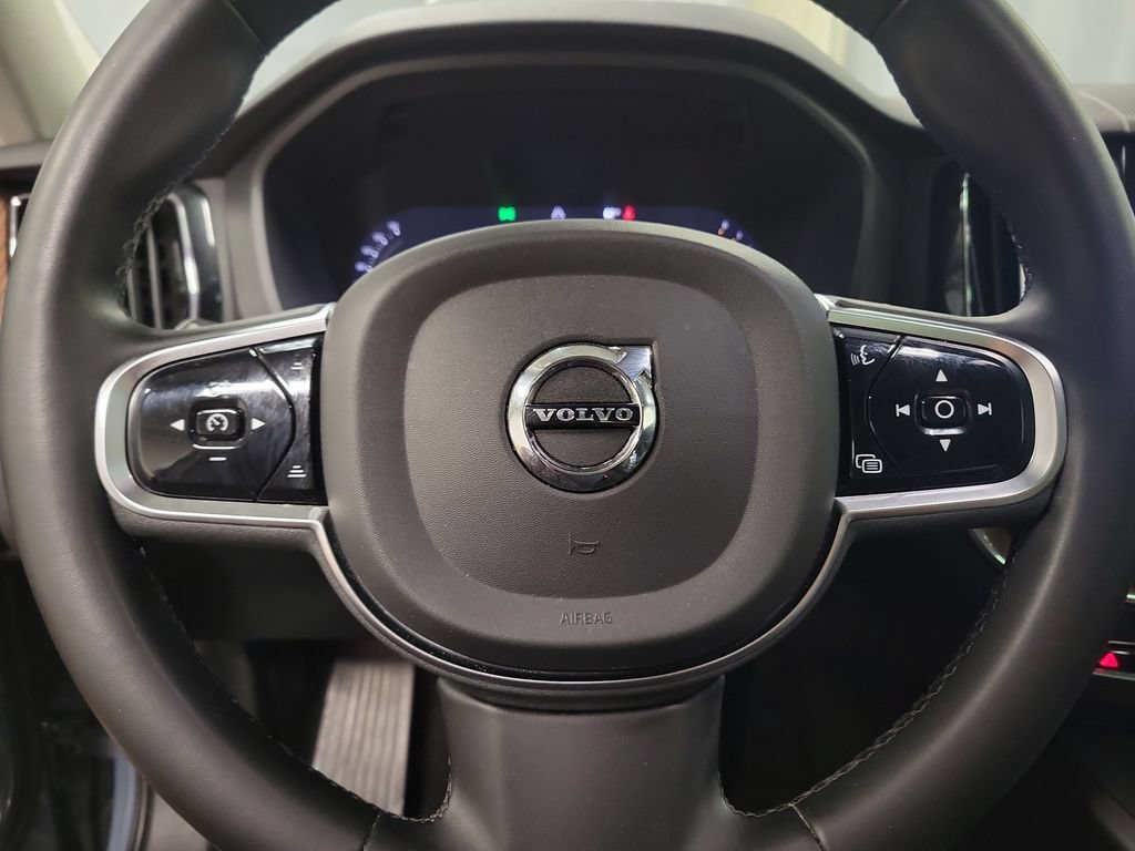 Used 2023 Volvo XC60 B5 Plus AWD/4WD image 22