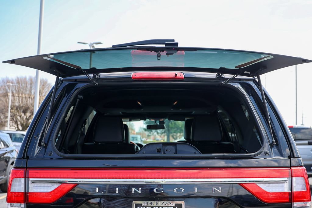 Used 2017 Lincoln Navigator Select image 26
