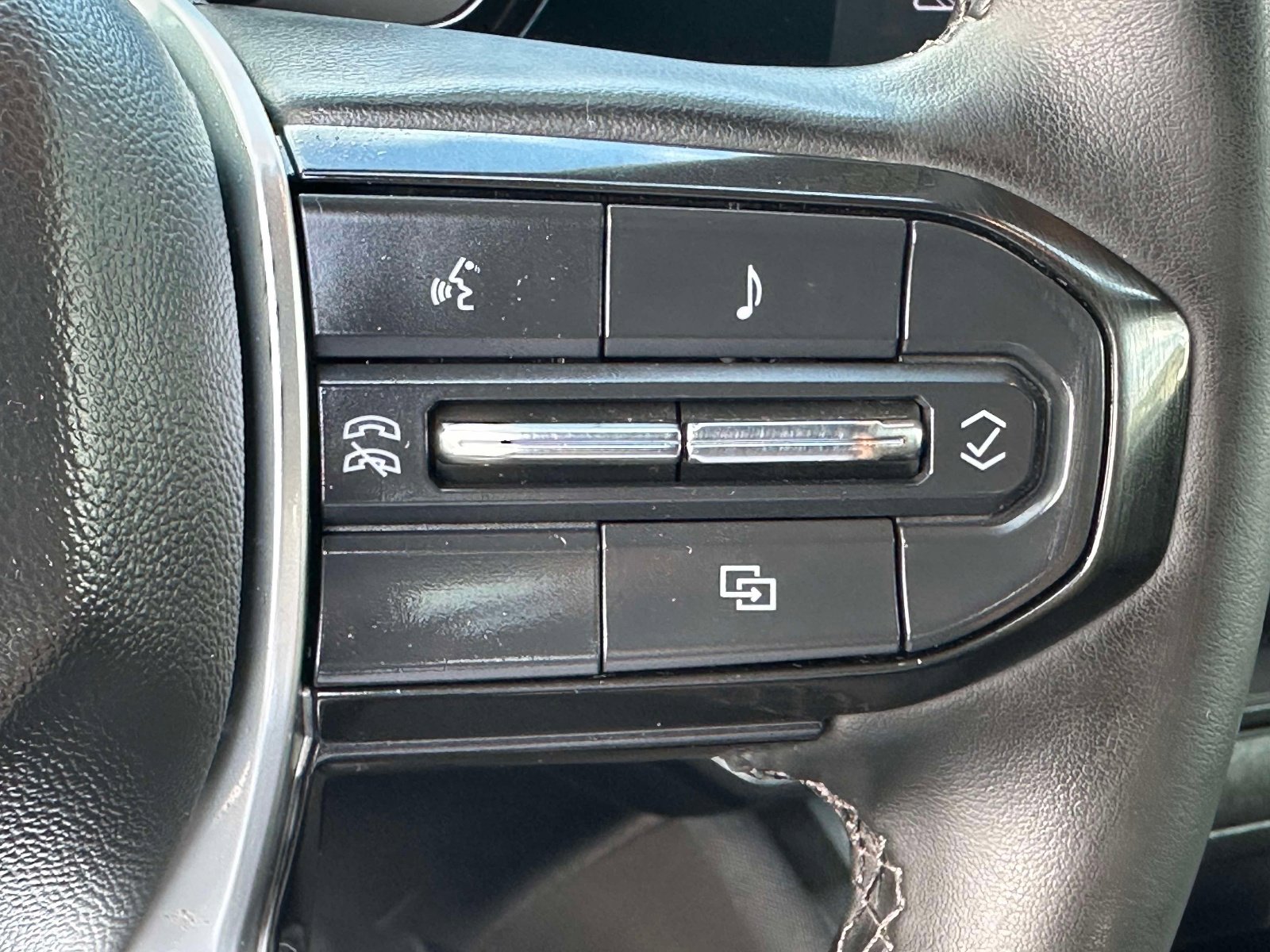 Used 2023 Chevrolet Colorado LT RWD image 20