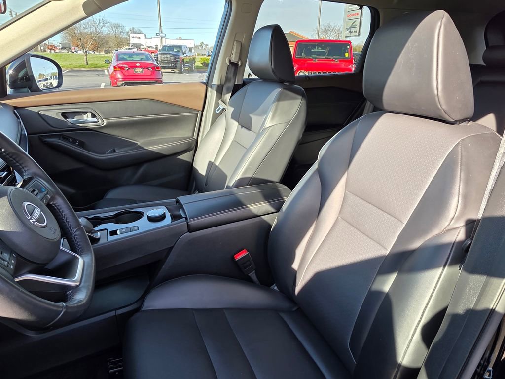 Used 2023 Nissan Rogue SV w/ SV Premium Package image 10