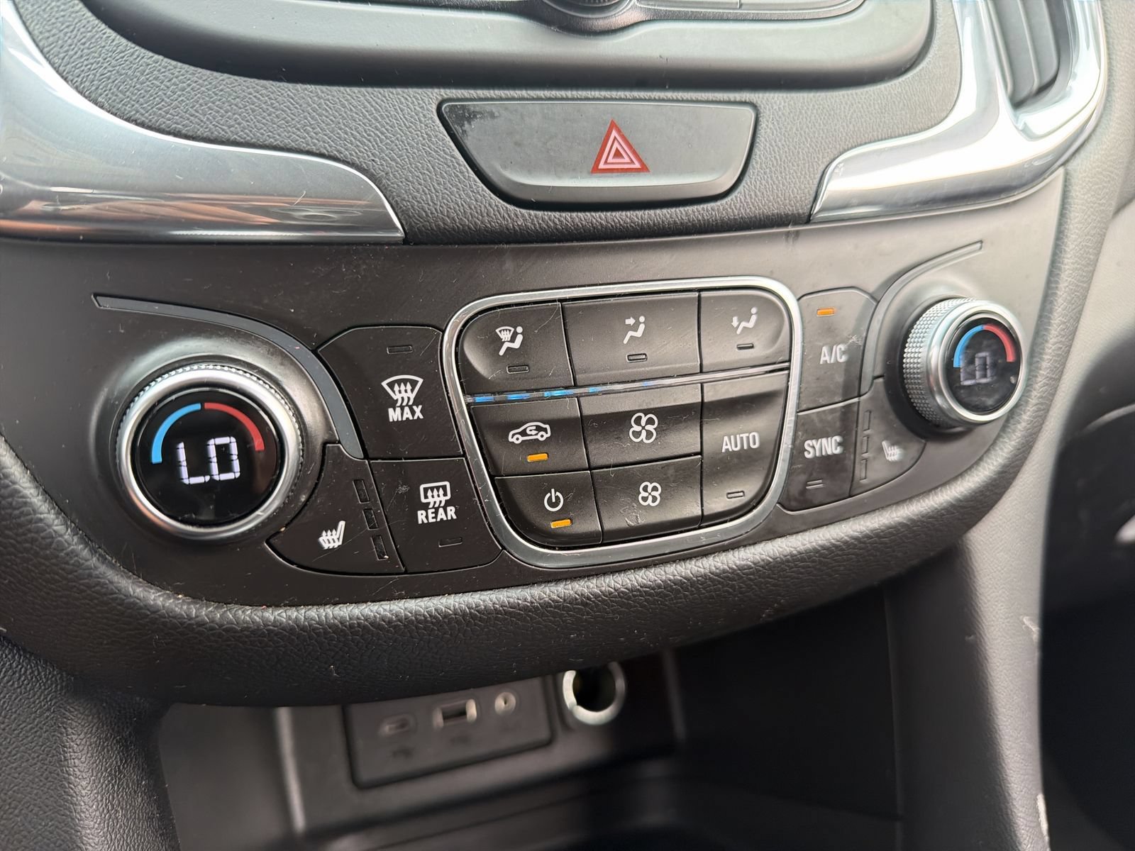 Used 2019 Chevrolet Equinox LT FWD image 26