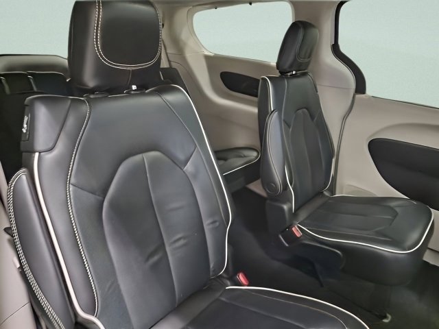Used 2022 Chrysler Pacifica Limited AWD/4WD image 16