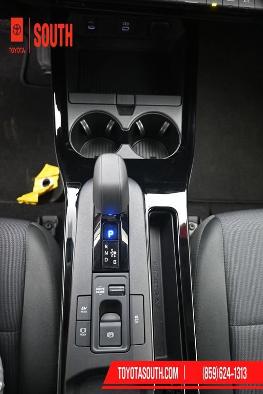 Used 2025 Toyota Prius LE AWD/4WD image 22