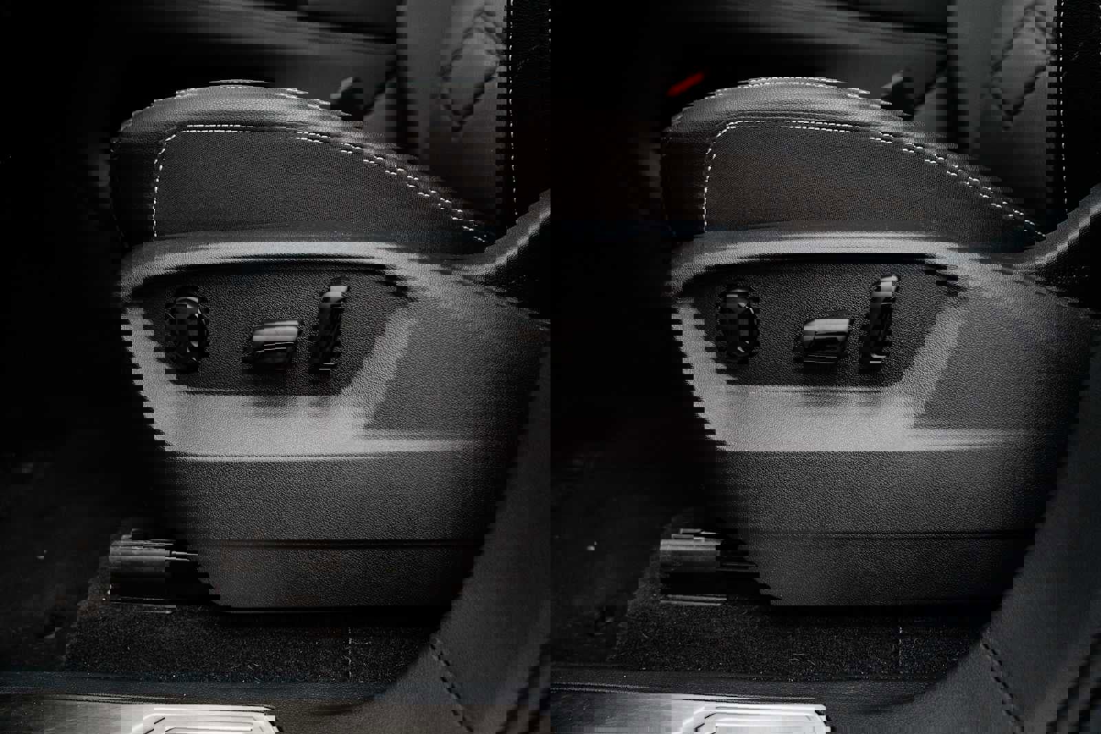 Used 2025 Volkswagen Atlas SE image 13