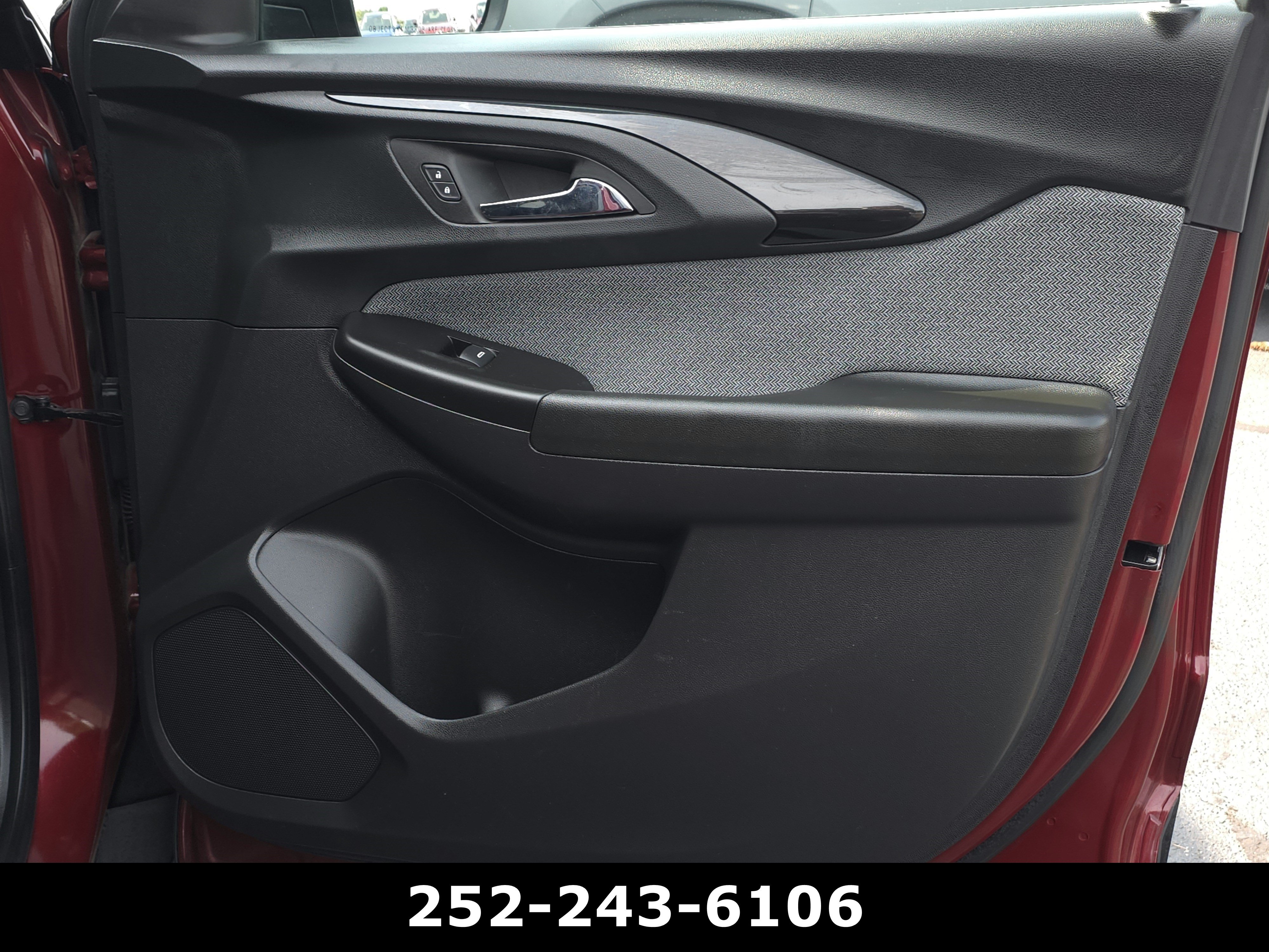 Used 2023 Chevrolet TrailBlazer LT FWD image 35