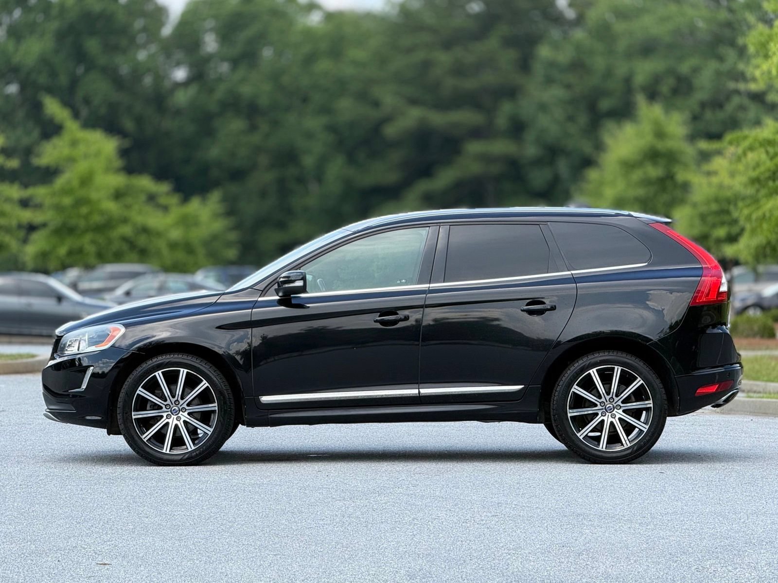 Used 2017 Volvo XC60 T6 Inscription w/ Climate Package AWD/4WD image 9