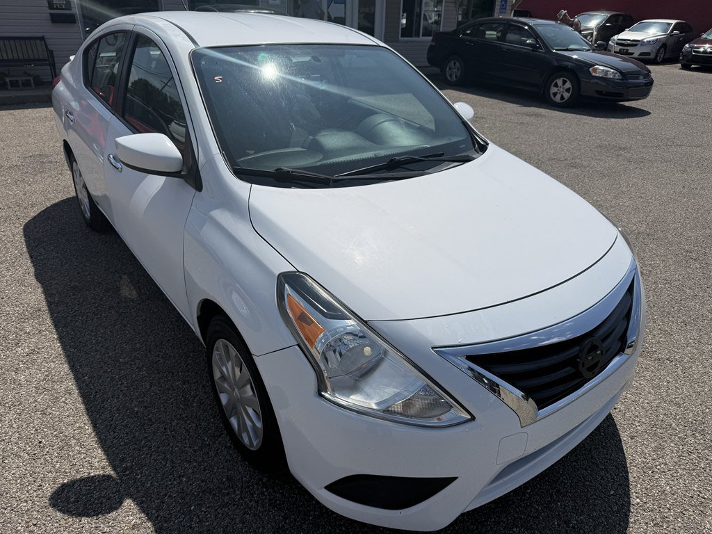 Used 2016 Nissan Versa SV FWD image 1