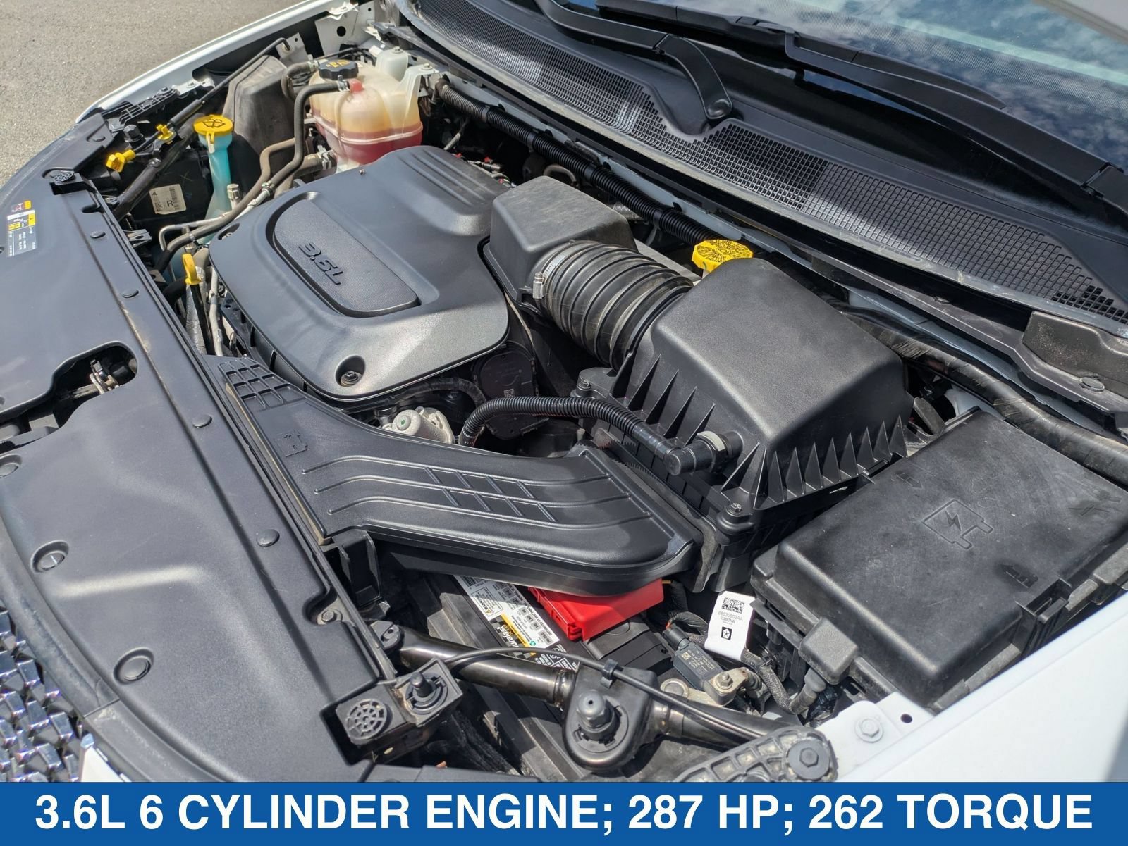 Used 2023 Chrysler Pacifica Touring-L FWD image 38