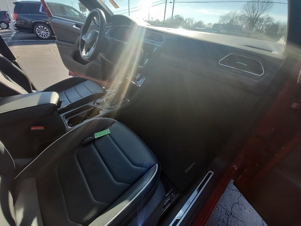 Used 2024 Volkswagen Tiguan SEL R-Line image 18
