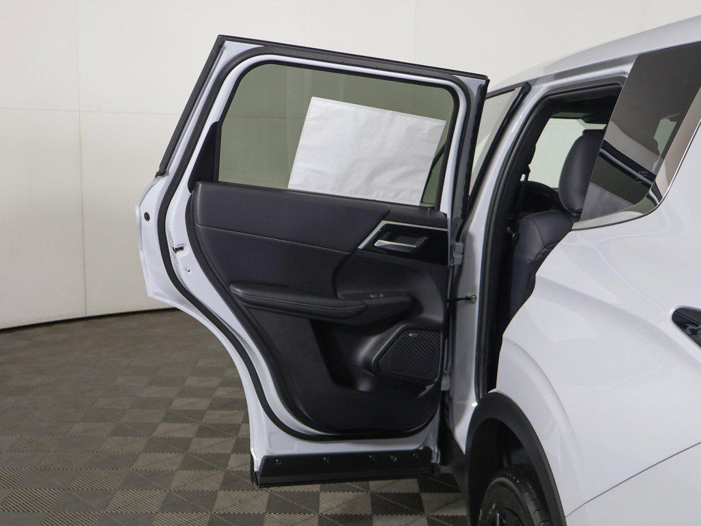 New 2026 Mitsubishi Outlander LE FWD image 22